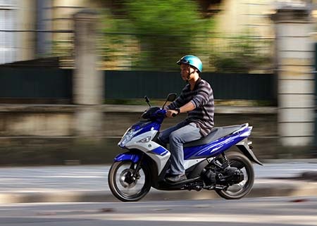 Yamaha Nouvo mới tiêu thụ nhiên liệu ra sao? - 3 Cặp lốp với tiết diện nhỏ cũng tác động lớn vào khả năng tăng tốc và việc tiết kiệm nhiên liệu