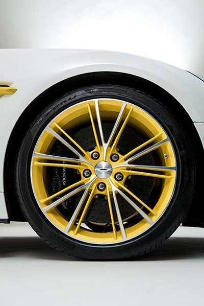 Aston Martin Vanquish kỷ niệm 50 năm gắn bó với 007 - 4 Như Phúc