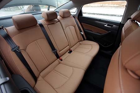 Với giá 1,06 tỷ đồng Hyundai Sonata có gì? - 14 0