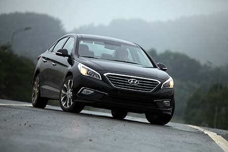 Với giá 1,06 tỷ đồng Hyundai Sonata có gì? - 1 0