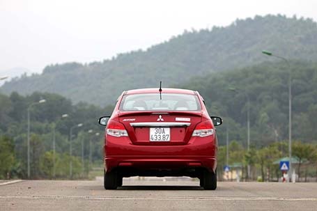 Mitsubishi Attrage: Hấp dẫn ở điểm nào? - 2 Thanh Phúc - Minh Thanh