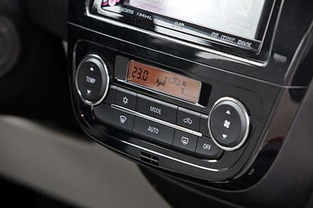 Mitsubishi Attrage: Hấp dẫn ở điểm nào? - 6 Thanh Phúc - Minh Thanh