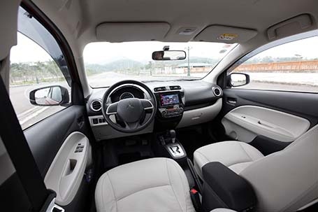Mitsubishi Attrage: Hấp dẫn ở điểm nào? - 9 Thanh Phúc - Minh Thanh
