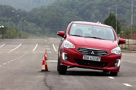Mitsubishi Attrage: Hấp dẫn ở điểm nào? - 13 Thanh Phúc - Minh Thanh