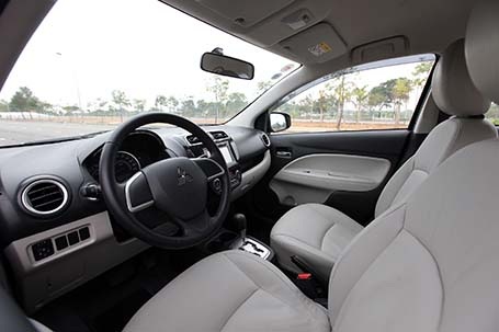 Mitsubishi Attrage: Hấp dẫn ở điểm nào? - 21 Thanh Phúc - Minh Thanh