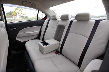 Mitsubishi Attrage: Hấp dẫn ở điểm nào? - 22 Thanh Phúc - Minh Thanh