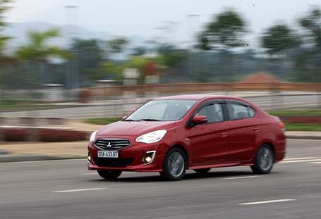 Mitsubishi Attrage: Hấp dẫn ở điểm nào? - 23 Thanh Phúc - Minh Thanh