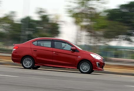 Mitsubishi Attrage: Hấp dẫn ở điểm nào? - 10 Thanh Phúc - Minh Thanh