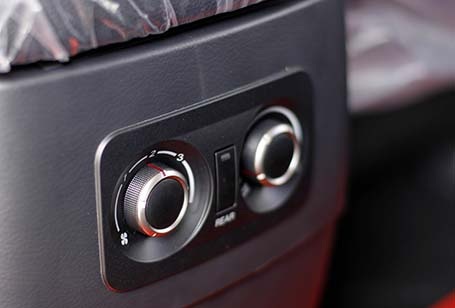 Mitsubishi Pajero - Một chiếc SUV đích thực - 8 Chiếc xe này có gương chiếu hậu lớn, thuận tiện cho việc quan sát trên những cung đường khó