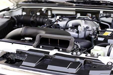 Mitsubishi Pajero - Một chiếc SUV đích thực - 2 Khe lấy gió trên cao giúp Pajero có khả năng lội nước khá tốt