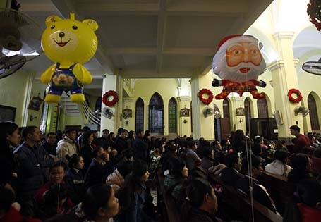 Khoảnh khắc Noel 2014 - 9 Không khí Giáng sinh ngập tràn trên đường phố thủ đô, đặc biệt là trong các nhà thờ