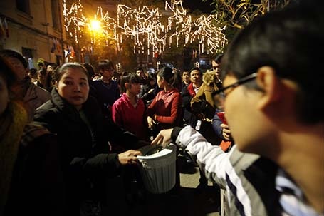 Khoảnh khắc Noel 2014 - 19 Hộp bổng lễ tại nhà thờ Hàm Long - Hà Nội. Đây là