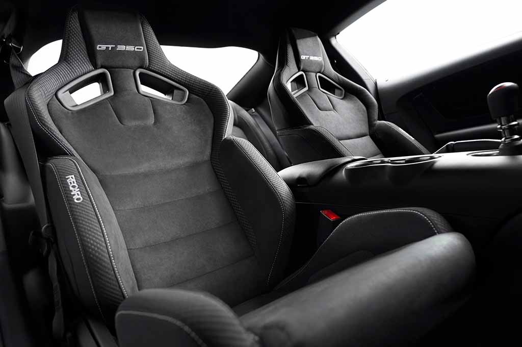 Ford ra mắt phiên bản hạn chế của chiếc xe cơ bắp Shelby - 14 Ford Shelby Mustang GT350R sẽ có mặt vào cuối năm nay, trước
mắt là tại thị trường Bắc Mỹ