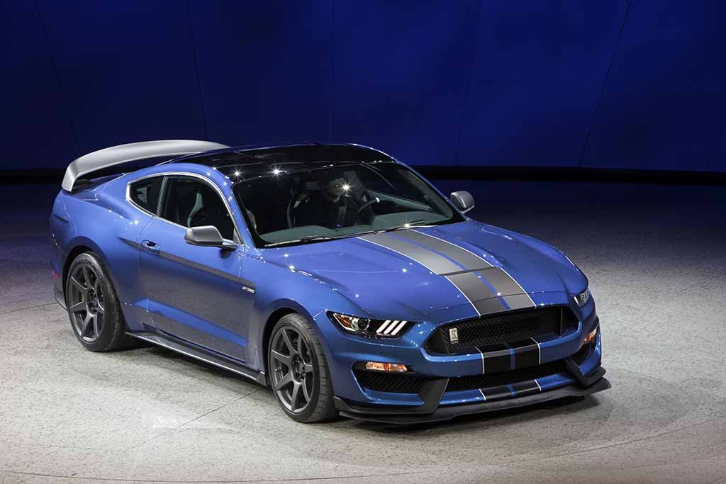 Ford ra mắt phiên bản hạn chế của chiếc xe cơ bắp Shelby - 1 Ford Shelby Mustang GT350R sẽ có mặt vào cuối năm nay, trước
mắt là tại thị trường Bắc Mỹ