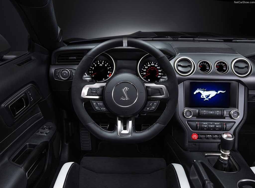 Ford ra mắt phiên bản hạn chế của chiếc xe cơ bắp Shelby - 13 Ford Shelby Mustang GT350R sẽ có mặt vào cuối năm nay, trước
mắt là tại thị trường Bắc Mỹ