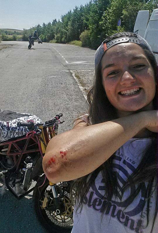 Khi
mới 13 tuổi, những clip trên inernet về các