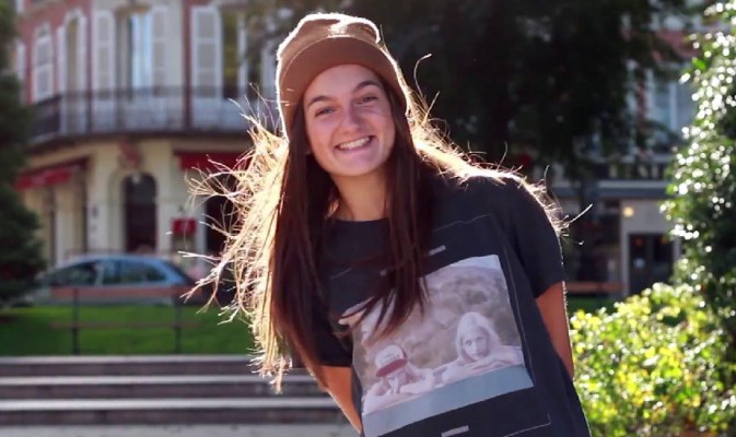 Nữ biker 22 tuổi khiến giới mày râu kính nể