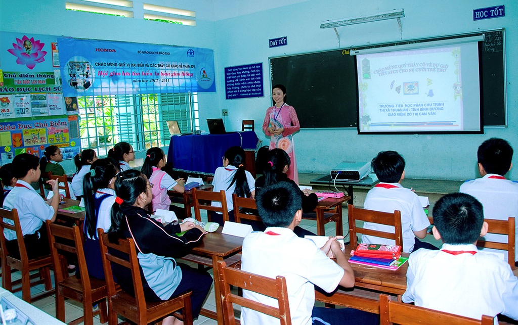 Phát động cuộc thi “An toàn giao thông cho nụ cười trẻ thơ” 2015