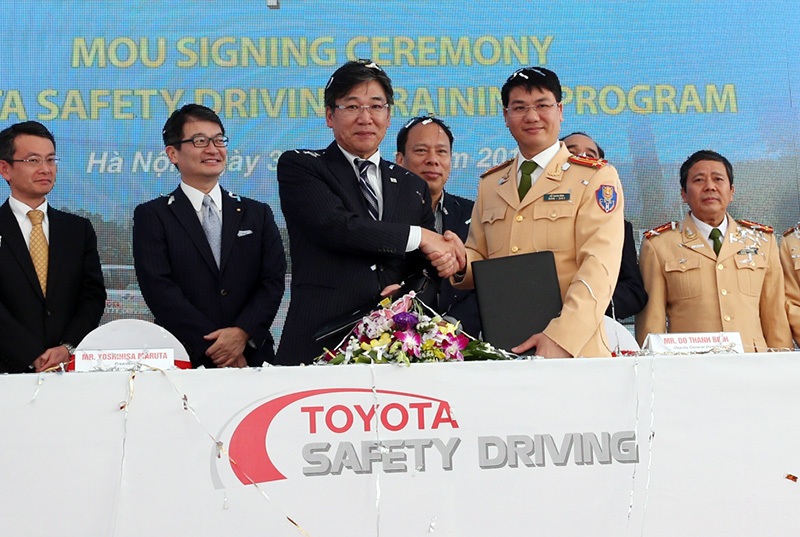 Toyota hợp tác đào tạo lái xe an toàn với bộ Công an - 1 Toyota hợp tác đào tạo lái xe an toàn với bộ Công an
