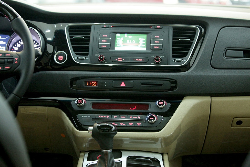 KIA Sedona khai màn phân khúc MPV cỡ lớn tại Việt Nam - 24 KIA Sedona: Khai màn phân khúc MPV cỡ lớn tại Việt Nam.