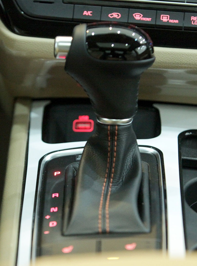 KIA Sedona khai màn phân khúc MPV cỡ lớn tại Việt Nam - 11 KIA Sedona: Khai màn phân khúc MPV cỡ lớn tại Việt Nam.