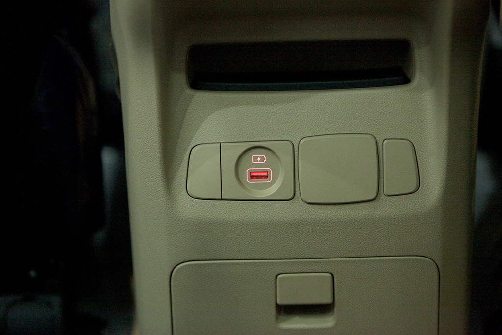 KIA Sedona khai màn phân khúc MPV cỡ lớn tại Việt Nam - 33 KIA Sedona: Khai màn phân khúc MPV cỡ lớn tại Việt Nam.