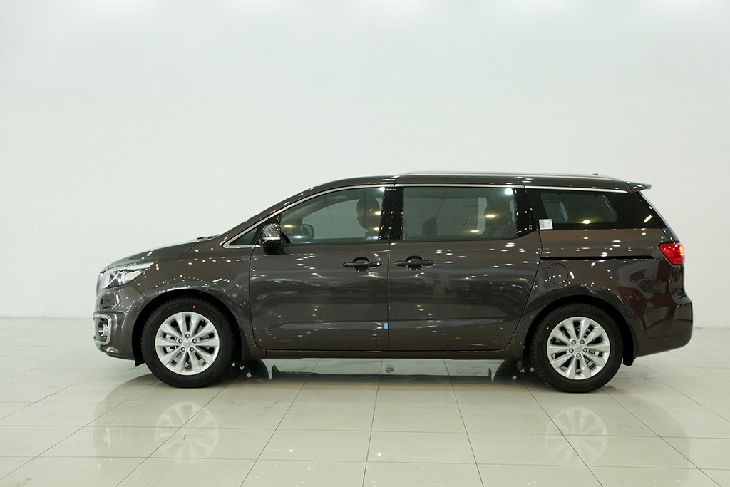 KIA Sedona khai màn phân khúc MPV cỡ lớn tại Việt Nam - 4 KIA Sedona: Khai màn phân khúc MPV cỡ lớn tại Việt Nam.