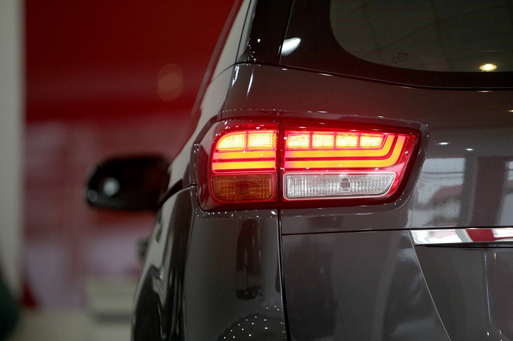 KIA Sedona khai màn phân khúc MPV cỡ lớn tại Việt Nam - 18 KIA Sedona: Khai màn phân khúc MPV cỡ lớn tại Việt Nam.