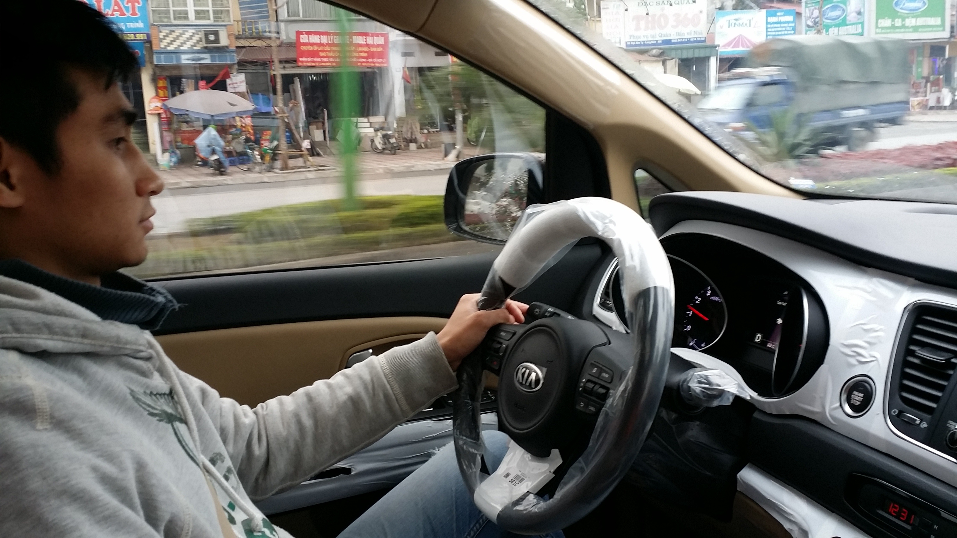 KIA Sedona khai màn phân khúc MPV cỡ lớn tại Việt Nam - 13 KIA Sedona khai màn phân khúc MPV cỡ lớn tại Việt Nam
