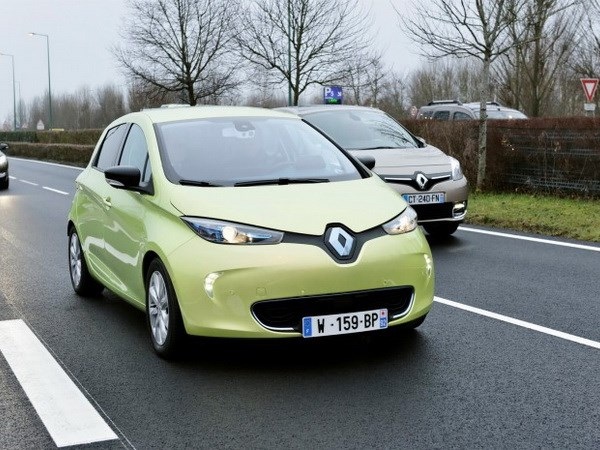 Anh bật đèn xanh cho việc thử nghiệm xe không người lái - 1 Mẫu xe tự lái Next Two của Renault