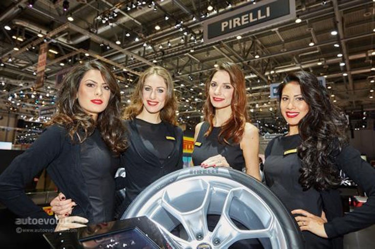 Những cô gái trên "sàn diễn" Geneva - 6 Quỳnh Thư