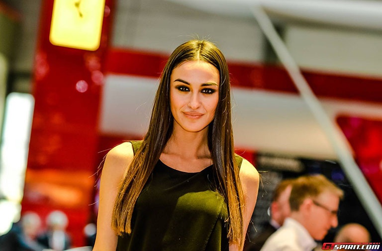 Những cô gái trên "sàn diễn" Geneva - 16 Quỳnh Thư