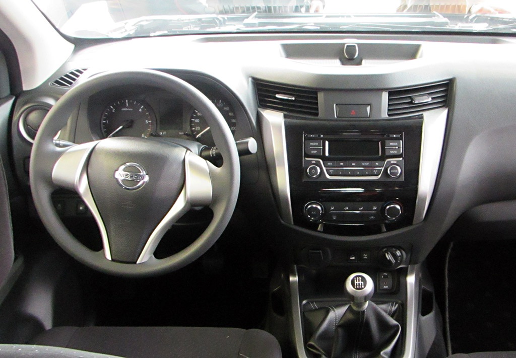 Nissan Navara phiên bản mới có giá từ 645 triệu đồng - 7 Nissan Navara mới khởi điểm từ 645 triệu đồng