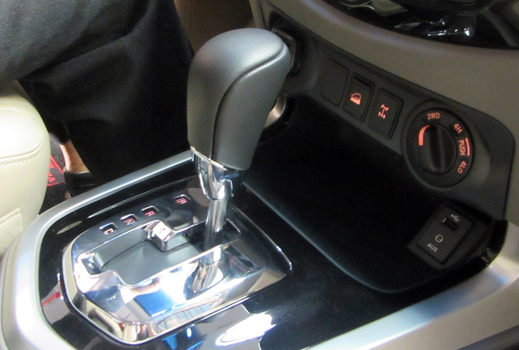 Nissan Navara phiên bản mới có giá từ 645 triệu đồng - 8 Nissan Navara mới khởi điểm từ 645 triệu đồng