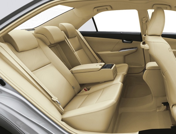 Toyota Camry 2015 ra mắt tại Thái Lan - 6 Hệ thống sạc không dây cho thiết bị ngoại vi trên Camry 2015 tại Thái Lan