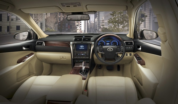 Toyota Camry 2015 ra mắt tại Thái Lan - 7 Bố trí khoang lái của Toyota Camry 2015