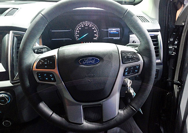 Ford Ranger mới: Thêm động cơ xăng, tăng cường tính năng điện tử