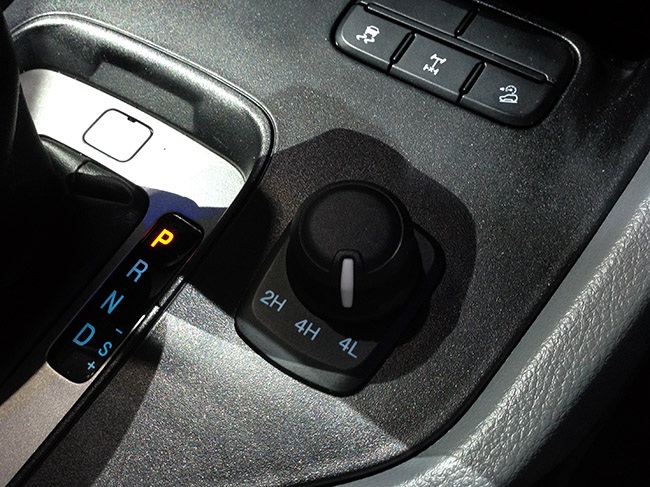 Ford Ranger mới: Thêm động cơ xăng, tăng cường tính năng điện tử