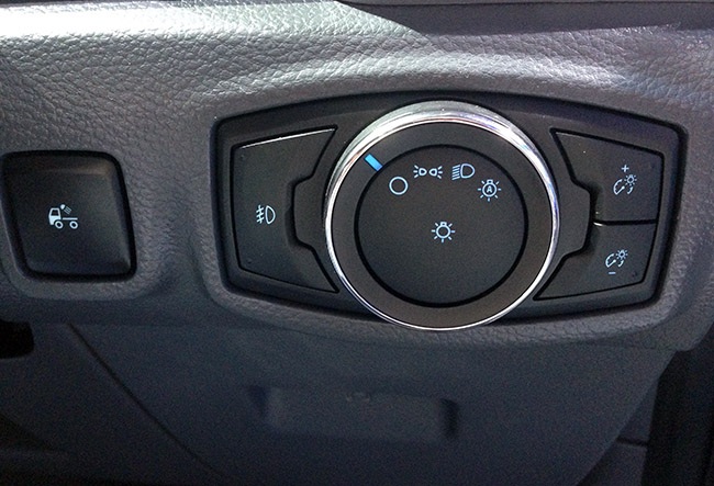 Ford Ranger mới: Thêm động cơ xăng, tăng cường tính năng điện tử