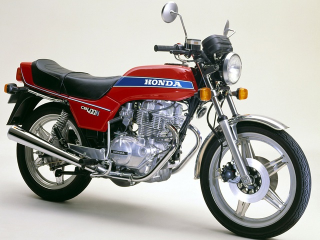 Mẫu Honda CB400 dùng động cơ 2 xylanh trước đây của Honda