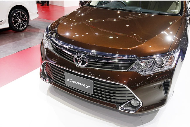 Toyota Camry 2015 ưu tiên ra mắt tại các thị trường lớn - 3 Giá bán của các mẫu Toyota Camry
2015 tại Thái Lan sử dụng động cơ đốt trong thông thường;