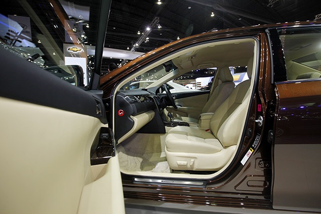 Toyota Camry 2015 ưu tiên ra mắt tại các thị trường lớn - 6 Giá bán của các mẫu Toyota Camry
2015 tại Thái Lan sử dụng động cơ đốt trong thông thường;