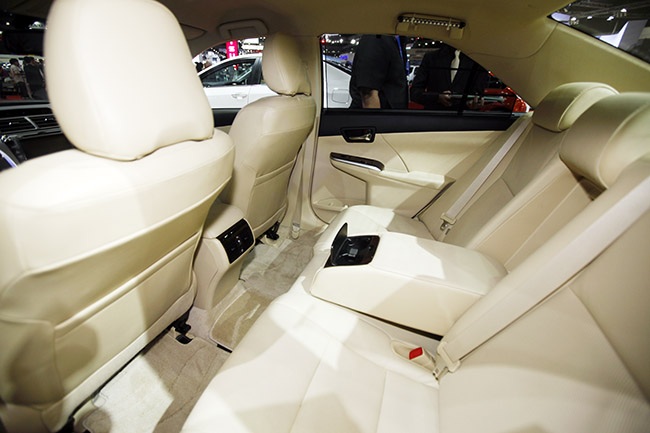 Toyota Camry 2015 ưu tiên ra mắt tại các thị trường lớn - 15 Giá bán của các mẫu Toyota Camry
2015 tại Thái Lan sử dụng động cơ đốt trong thông thường;