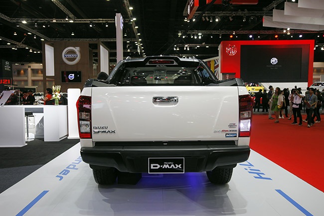 Isuzu D-max ra mắt phiên bản mới - 7 Isuzu D-max ra mắt phiên bản mới