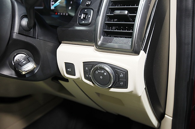 Ford Everest 2015 chính thức có mặt tại ASEAN - 10 Việt Hưng - Thanh Phúc