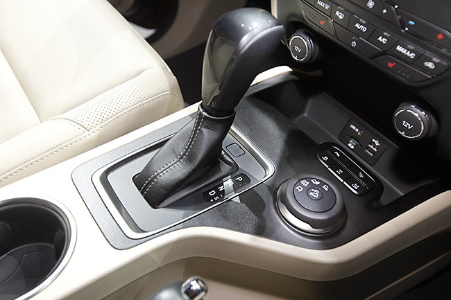 Ford Everest 2015 chính thức có mặt tại ASEAN - 13 Việt Hưng - Thanh Phúc
