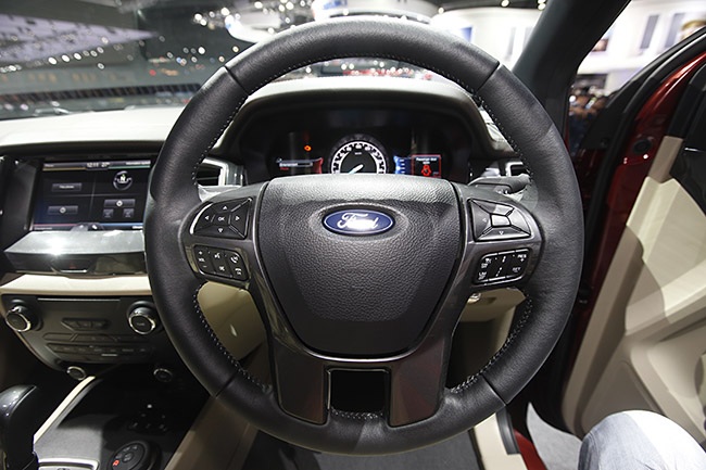 Ford Everest 2015 chính thức có mặt tại ASEAN - 14 Việt Hưng - Thanh Phúc