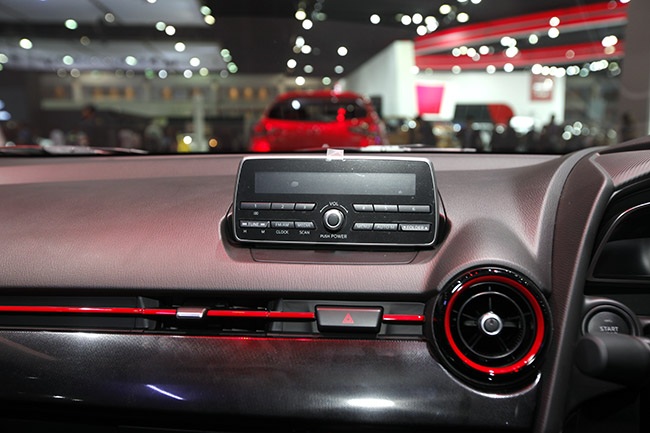 Mazda2 có thêm phiên bản nâng cấp cho năm 2015 - 13 Việt Hưng - Thanh Phúc