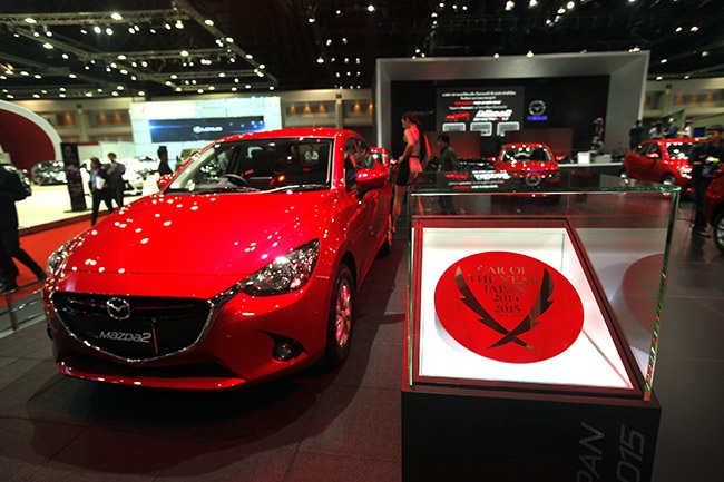 Mazda2 có thêm phiên bản nâng cấp cho năm 2015 - 1 Mazda2 là mẫu xe của năm 2014-2015 tại Nhật Bản