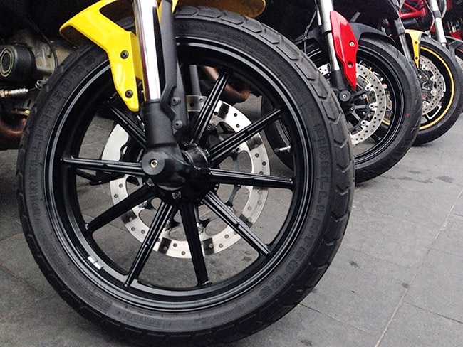 Ducati Scrambler - Một chiếc xe phố - 15 Phanh đĩa phía trước với đường kính lớn thực sự mang lại sự an toàn và tự tin cho người lái